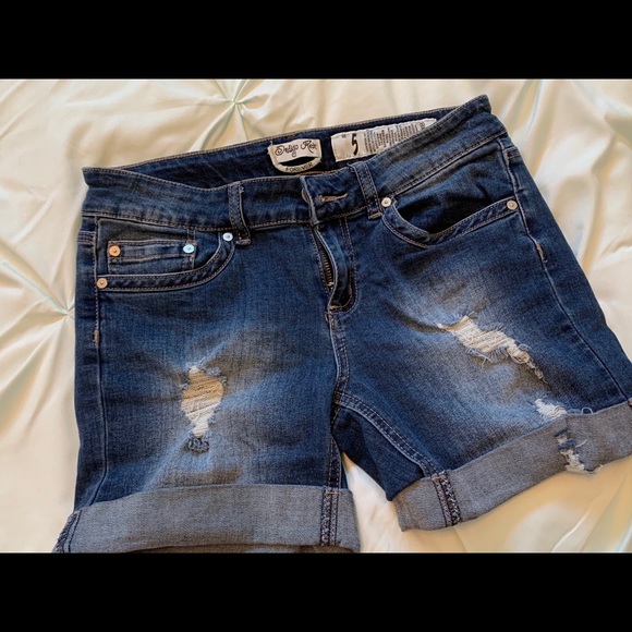 Indigo Rein Jean Shorts - Picture 3 of 4